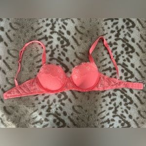 Victoria’s Secret lace bra 32D